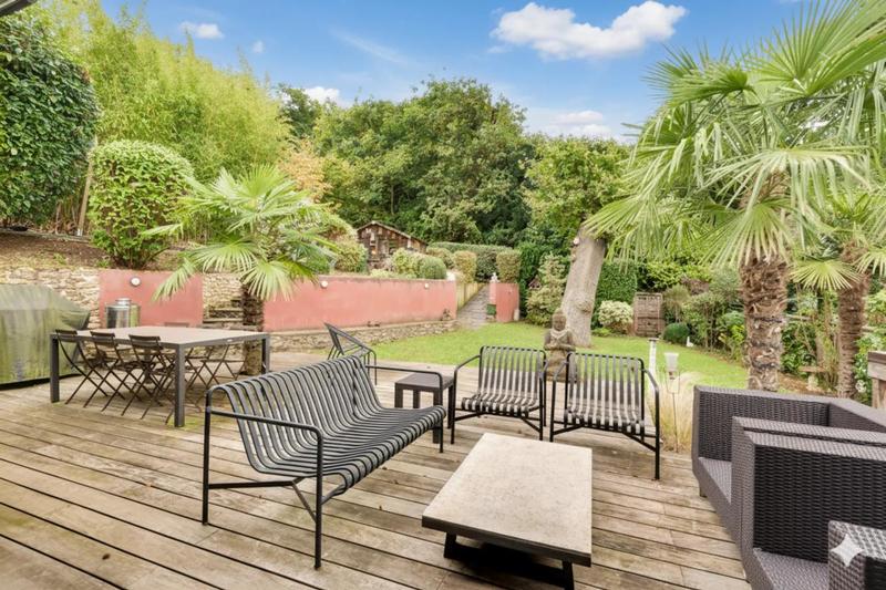 Maison - 236 m² - 6 pièces