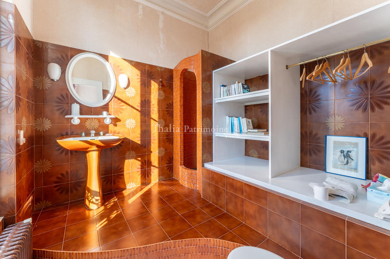 Propriété - 250 m² - 8 pièces