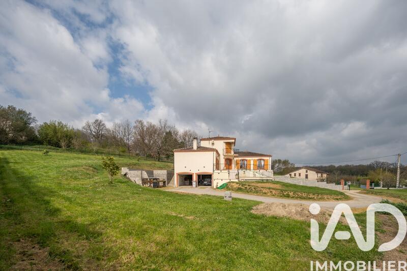 Maison - 219 m² - 6 pièces