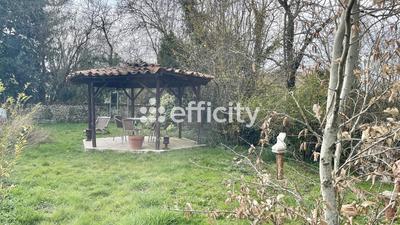 Maison - 267 m² - 9 pièces