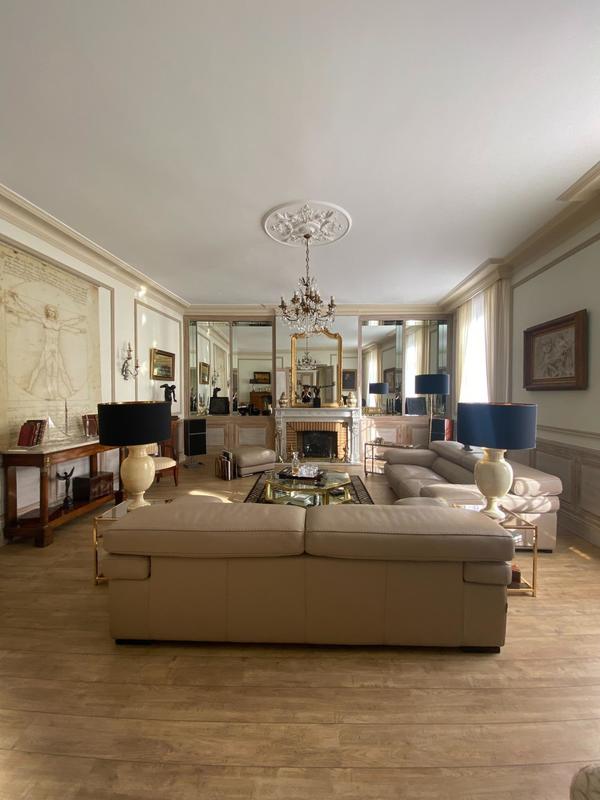 Maison - 340 m² - 12 pièces