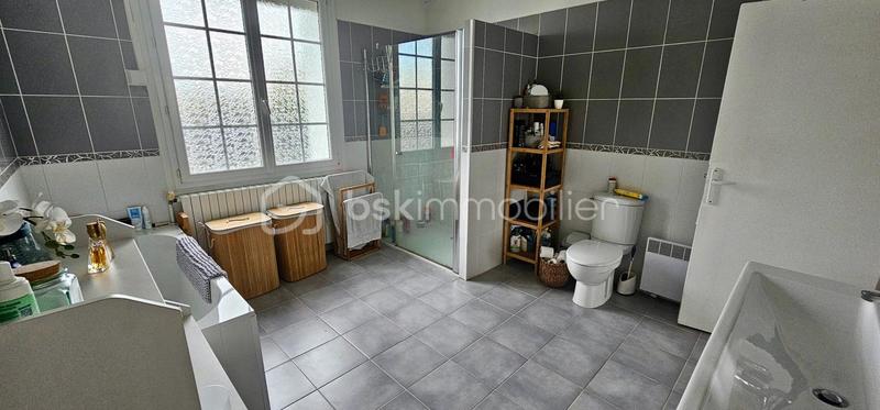 Maison - 210 m² - 9 pièces