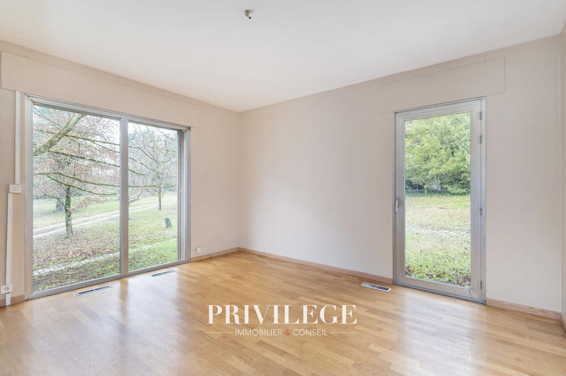 Maison - 250 m² - 7 pièces