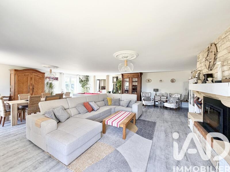 Maison - 240 m² - 7 pièces