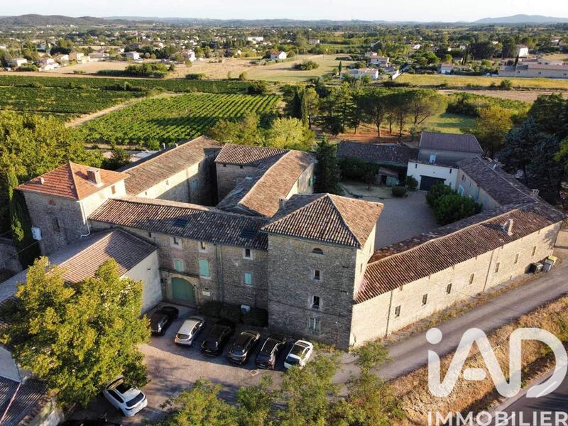 Maison - 896 m² - 27 pièces