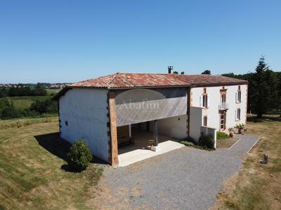 Maison - 200 m² - 7 pièces