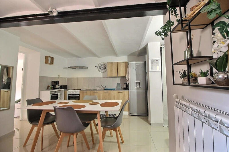 Maison - 210 m² - 9 pièces