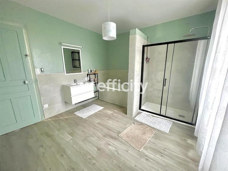 Maison - 233 m² - 7 pièces