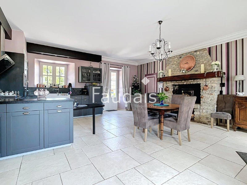 Propriété - 300 m² - 25 pièces