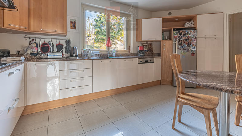 Maison - 220 m² - 7 pièces