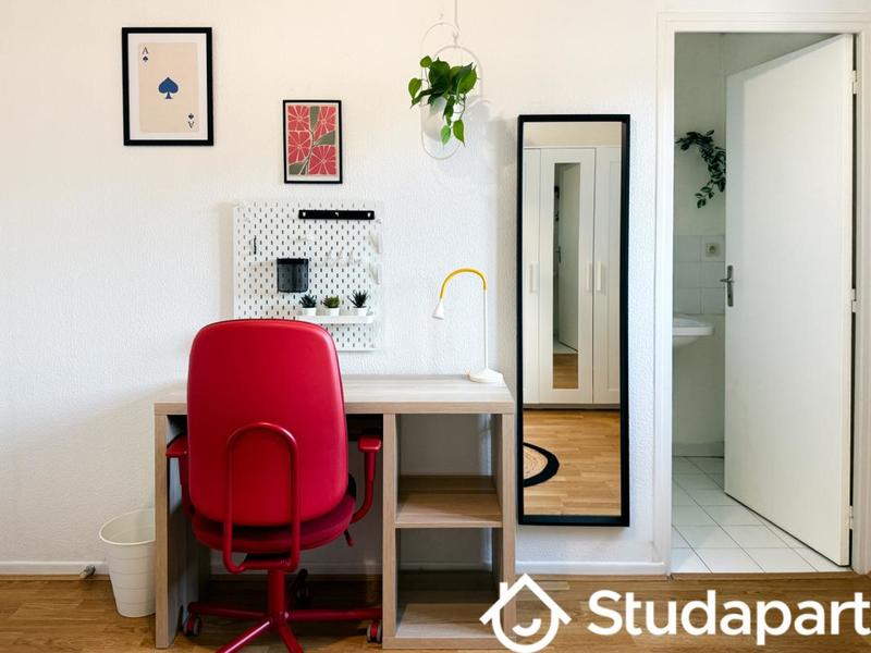 Chambre - 104 m² - 1 pièce