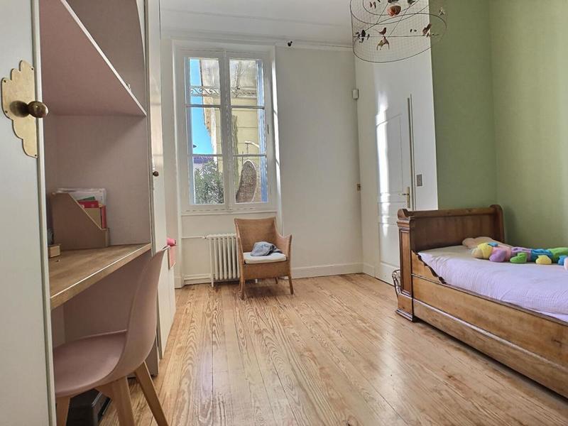 Demeure - 310 m² - 8 pièces