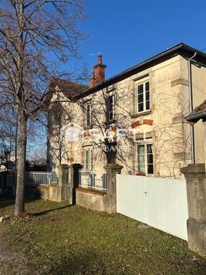 Maison - 220 m² - 9 pièces