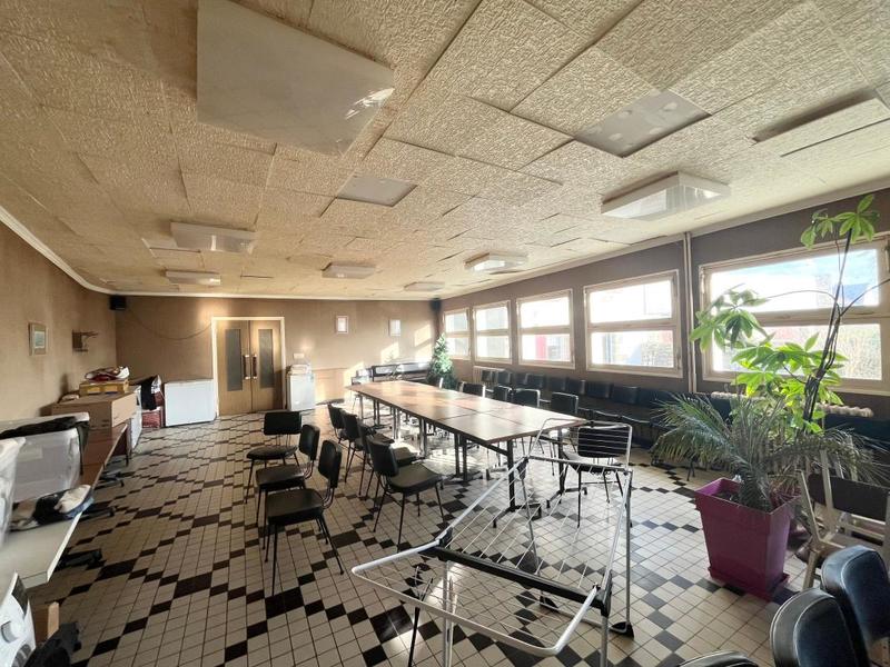 Maison - 640 m² - 10 pièces