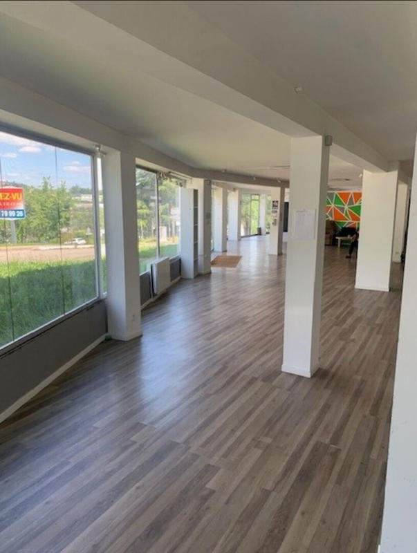 Local commercial - 317 m²