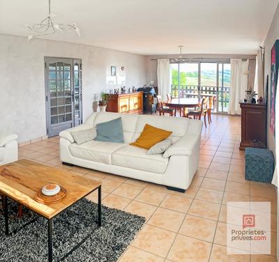 Maison - 230 m² - 8 pièces