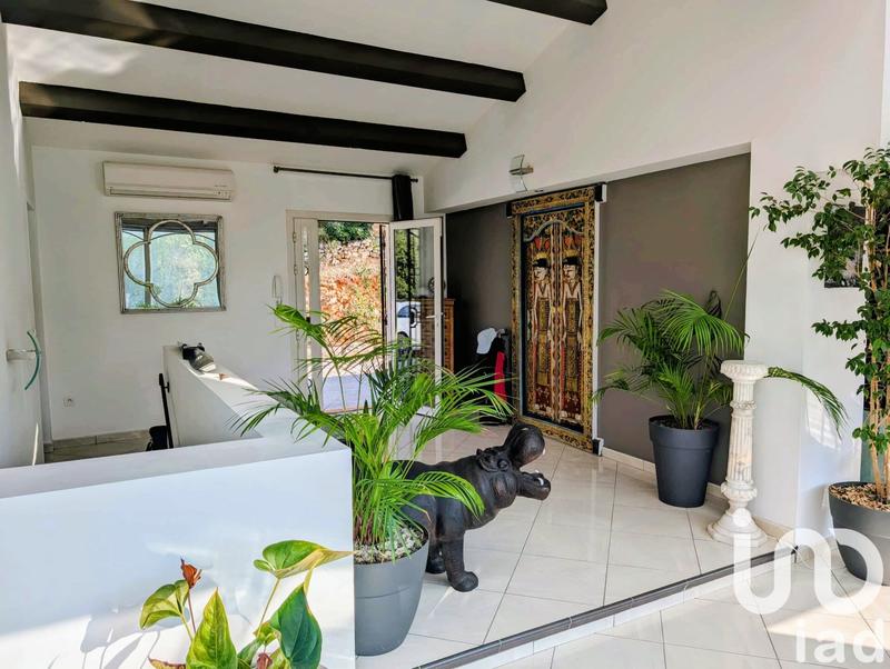 Maison - 230 m² - 8 pièces