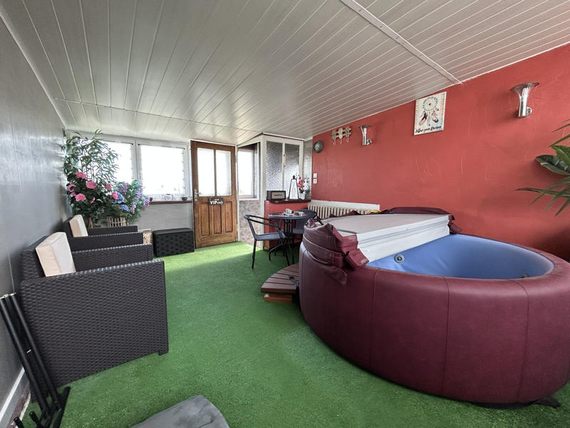 Maison - 163 m² - 8 pièces