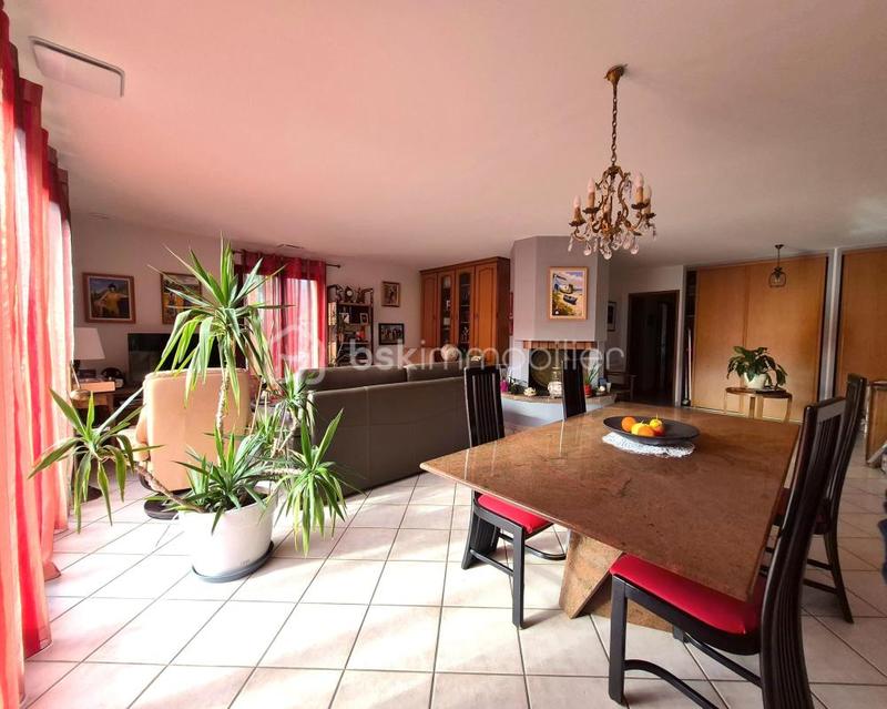 Maison - 140 m² - 5 pièces