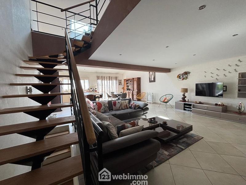 Maison - 229 m² - 5 pièces