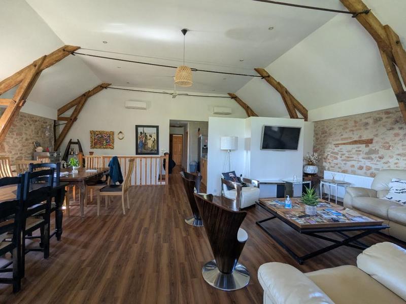 Maison - 225 m² - 11 pièces