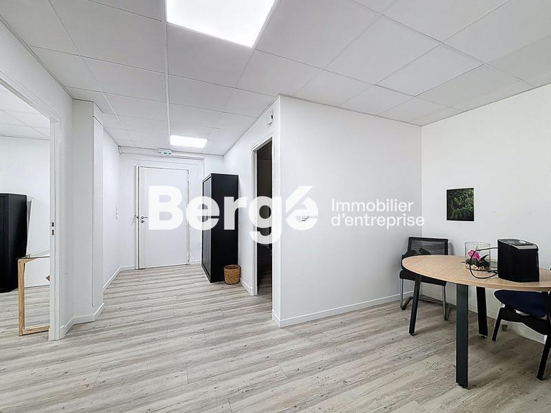 Bureau - 300 m² - 8 pièces