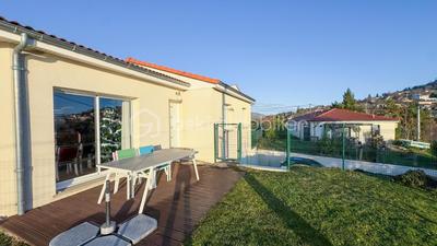 Maison - 95 m² - 5 pièces