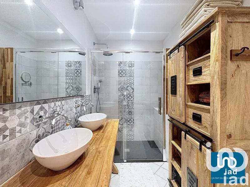 Maison - 220 m² - 11 pièces