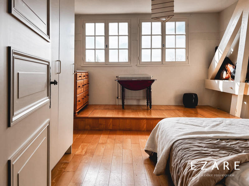 Maison - 360 m² - 11 pièces