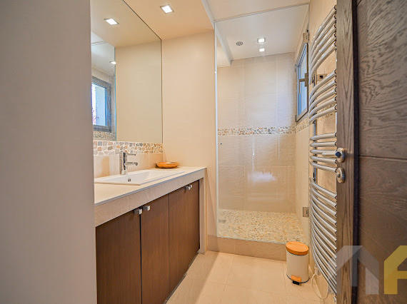 Duplex - 186 m² - 7 pièces