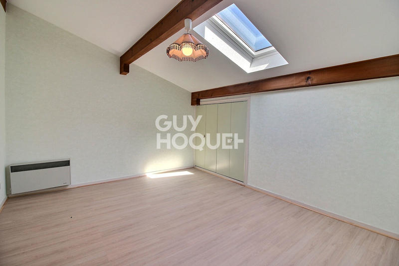 Maison - 218 m² - 9 pièces