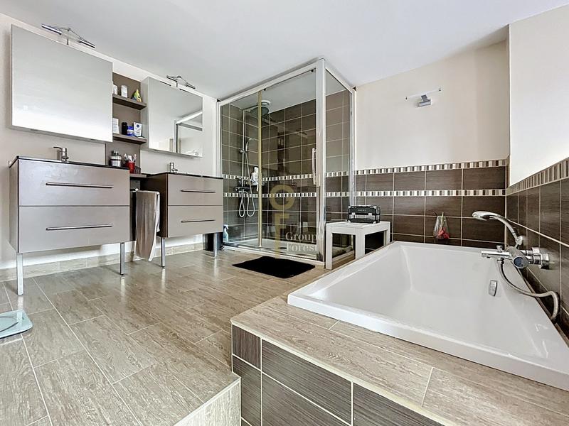 Maison - 177 m² - 6 pièces