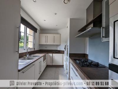 Maison - 235 m² - 9 pièces