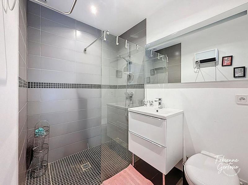 Maison - 240 m² - 7 pièces