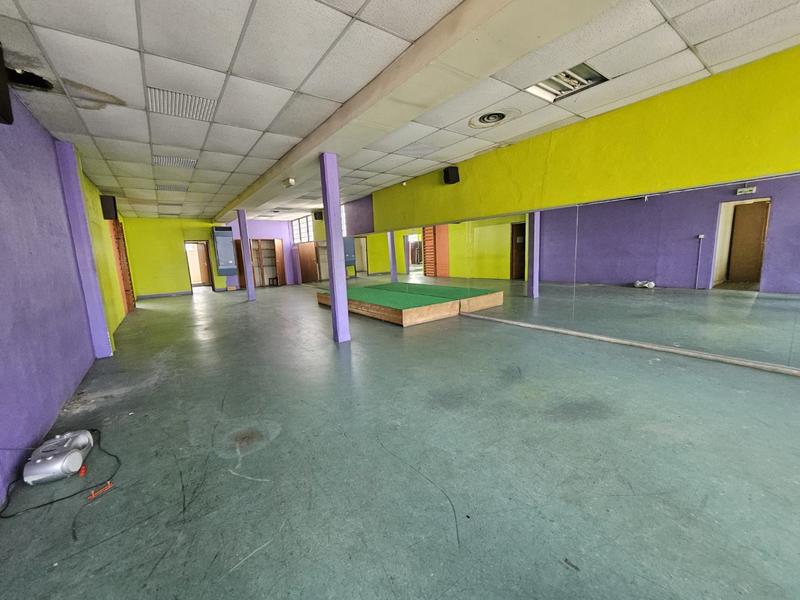 Maison - 600 m² - 5 pièces