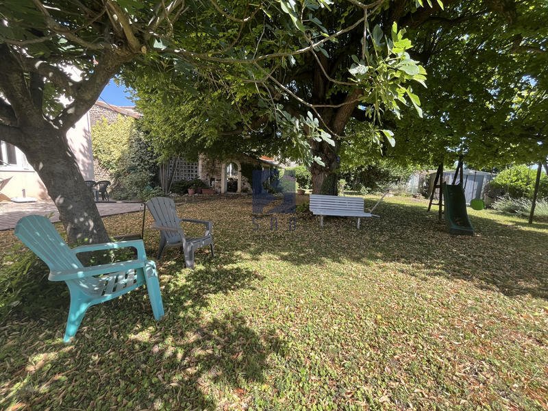 Propriété - 395 m² - 15 pièces