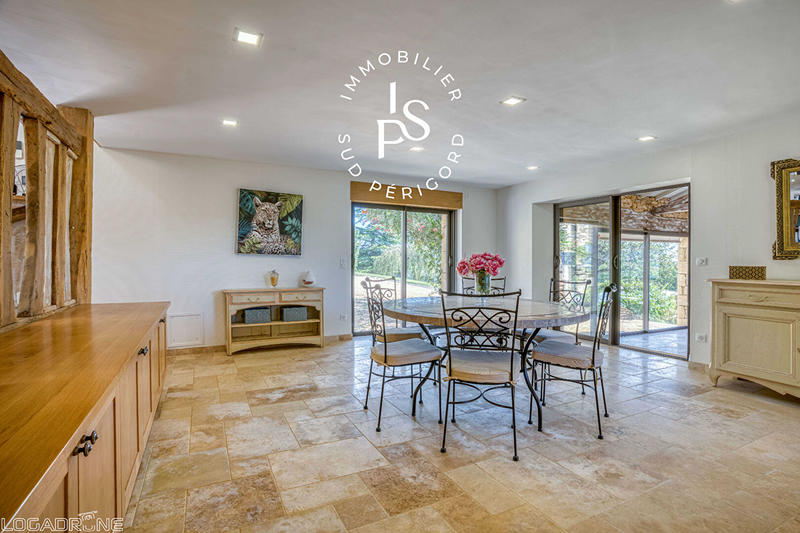 Maison - 448 m² - 16 pièces