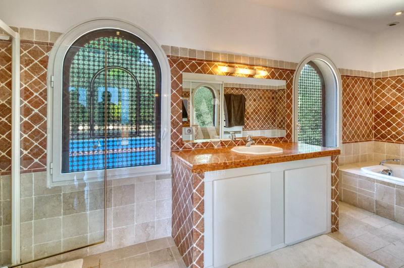 Villa - 400 m² - 6 pièces