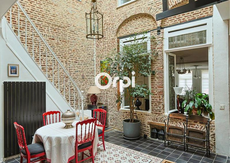 Maison - 230 m² - 7 pièces