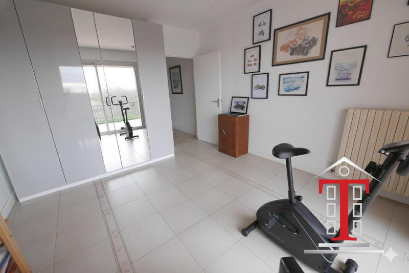 Maison traditionnelle - 230 m² - 9 pièces