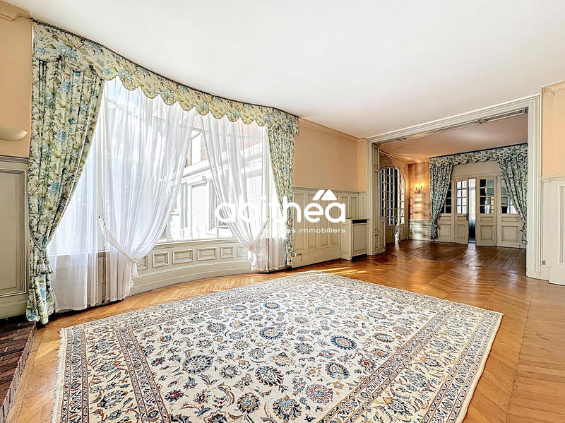 Maison - 328 m² - 10 pièces