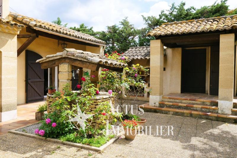 Maison - 255 m² - 8 pièces