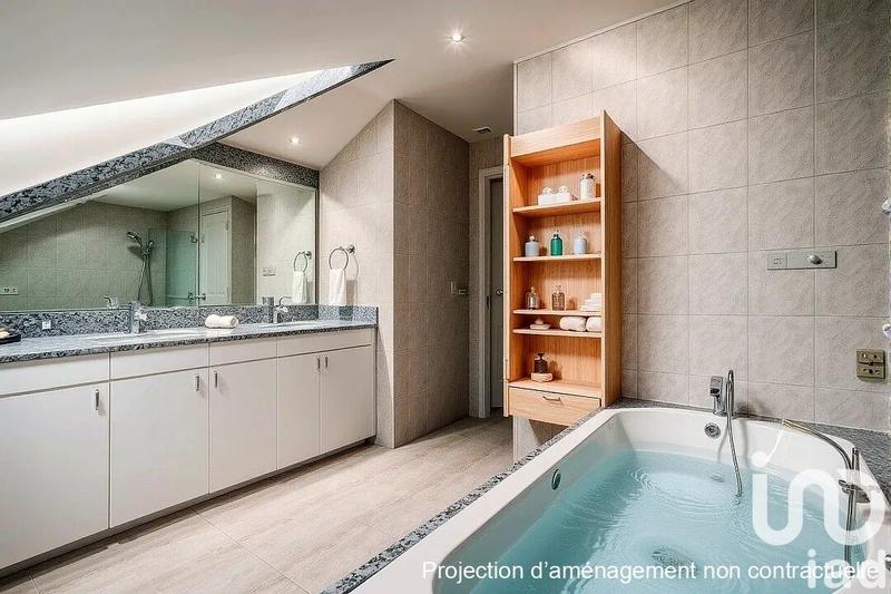 Maison - 267 m² - 7 pièces