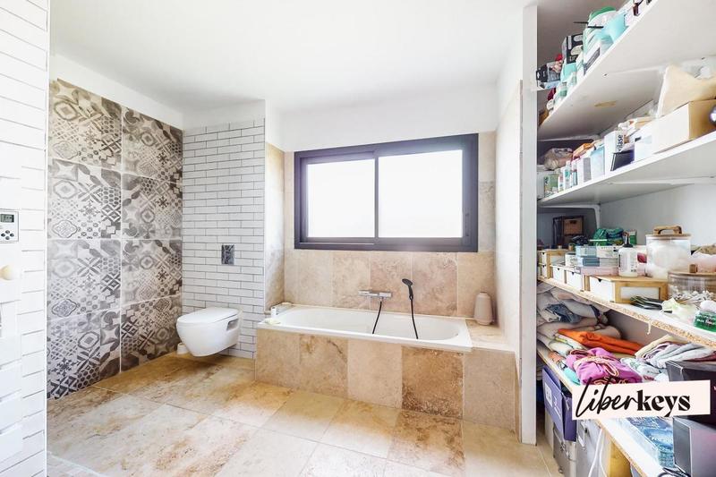 Maison - 199 m² - 6 pièces