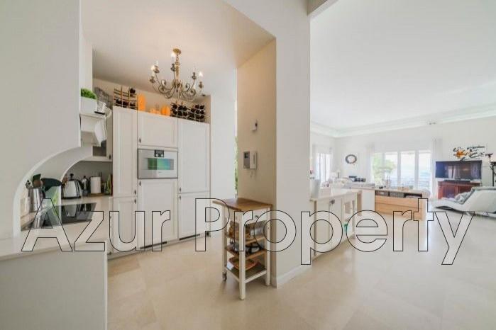 Appartement - 144 m² - 5 pièces