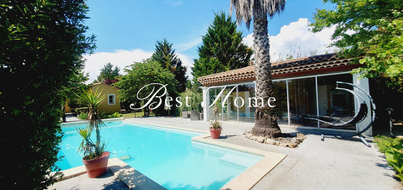 Maison - 230 m² - 8 pièces