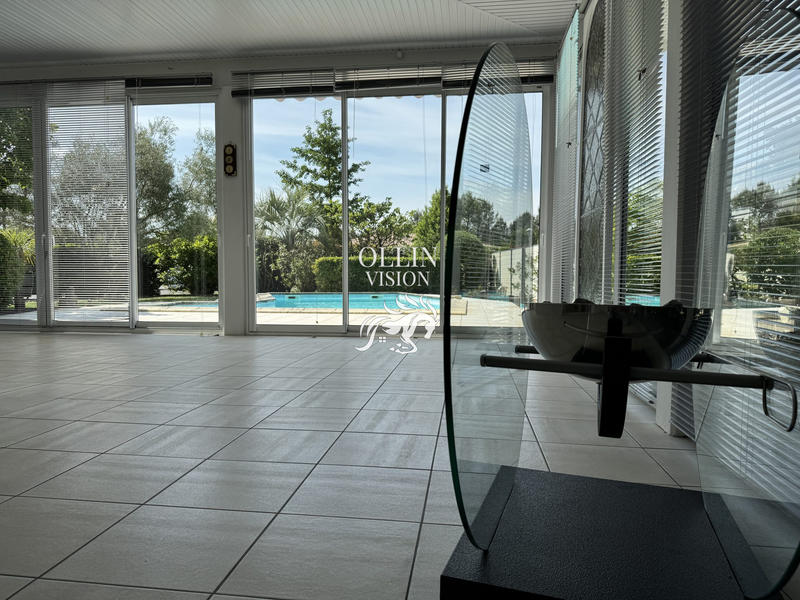 Villa - 208 m² - 9 pièces
