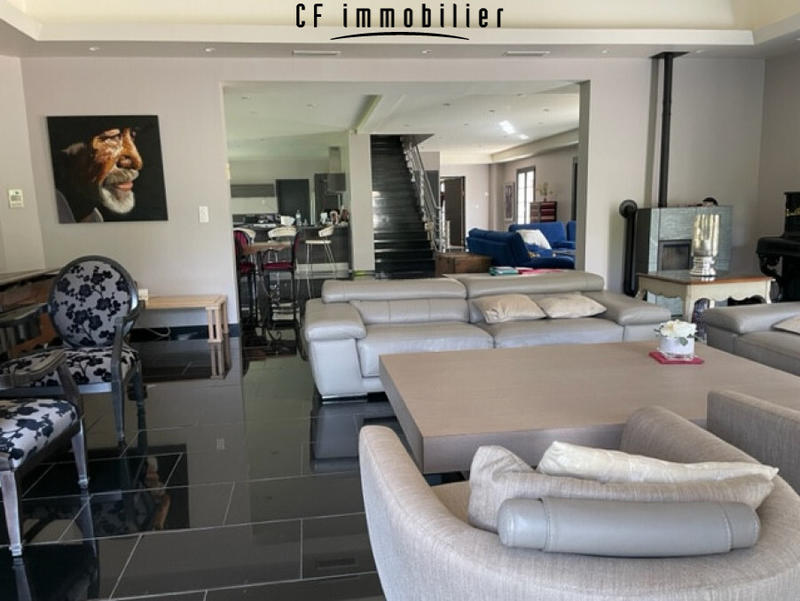 Maison - 318 m² - 7 pièces