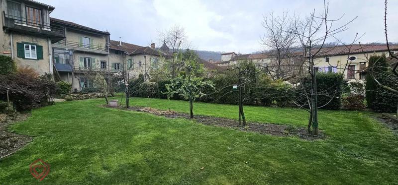 Maison de village - 242 m² - 10 pièces