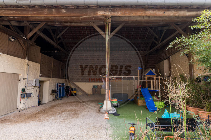 Maison - 351 m² - 13 pièces